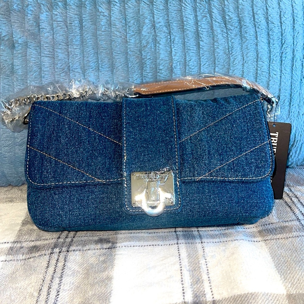 ❤️NEW!!!❤️ True Religion Denim Shoulder Handbag with back pocket.